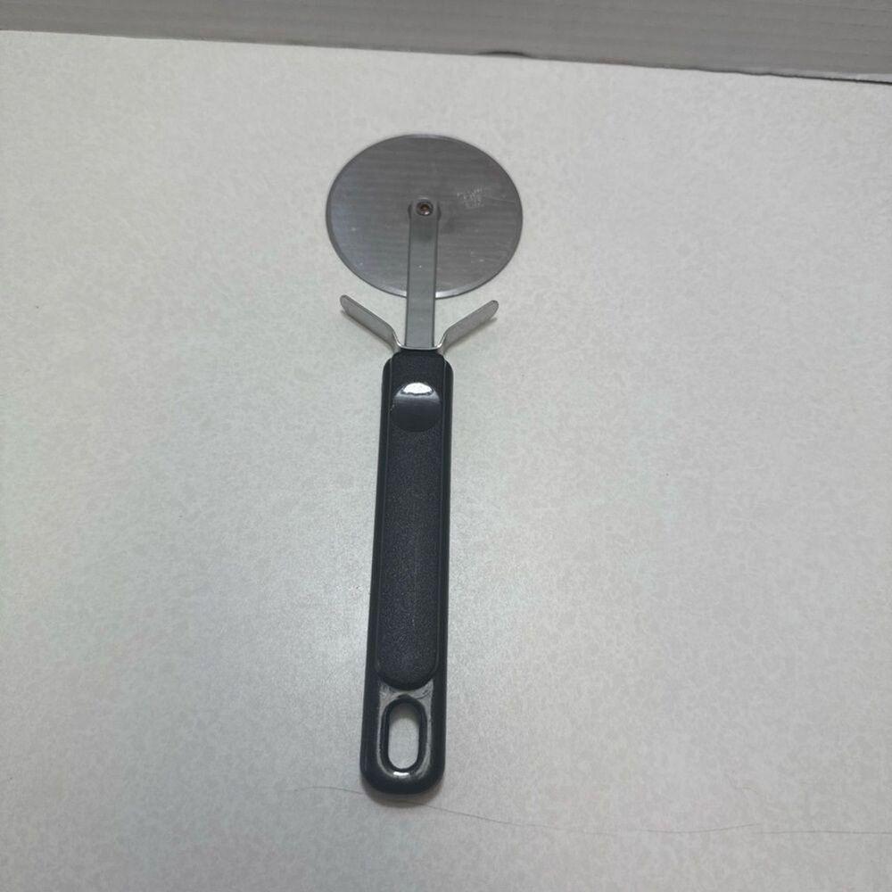 Vintage EKCO USA Pizza Cutter Pizza Wheel Slicer Black Handle 8.75”